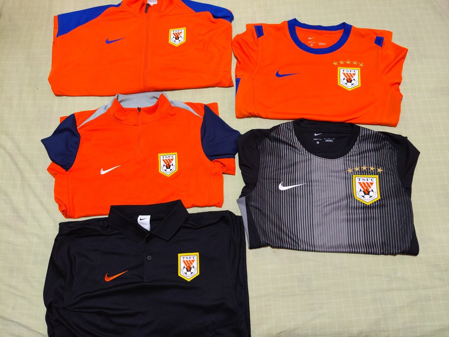 【首批开箱】2026赛季山东泰山队正版装备共市售7款，目前已就位5款。缺热身服、