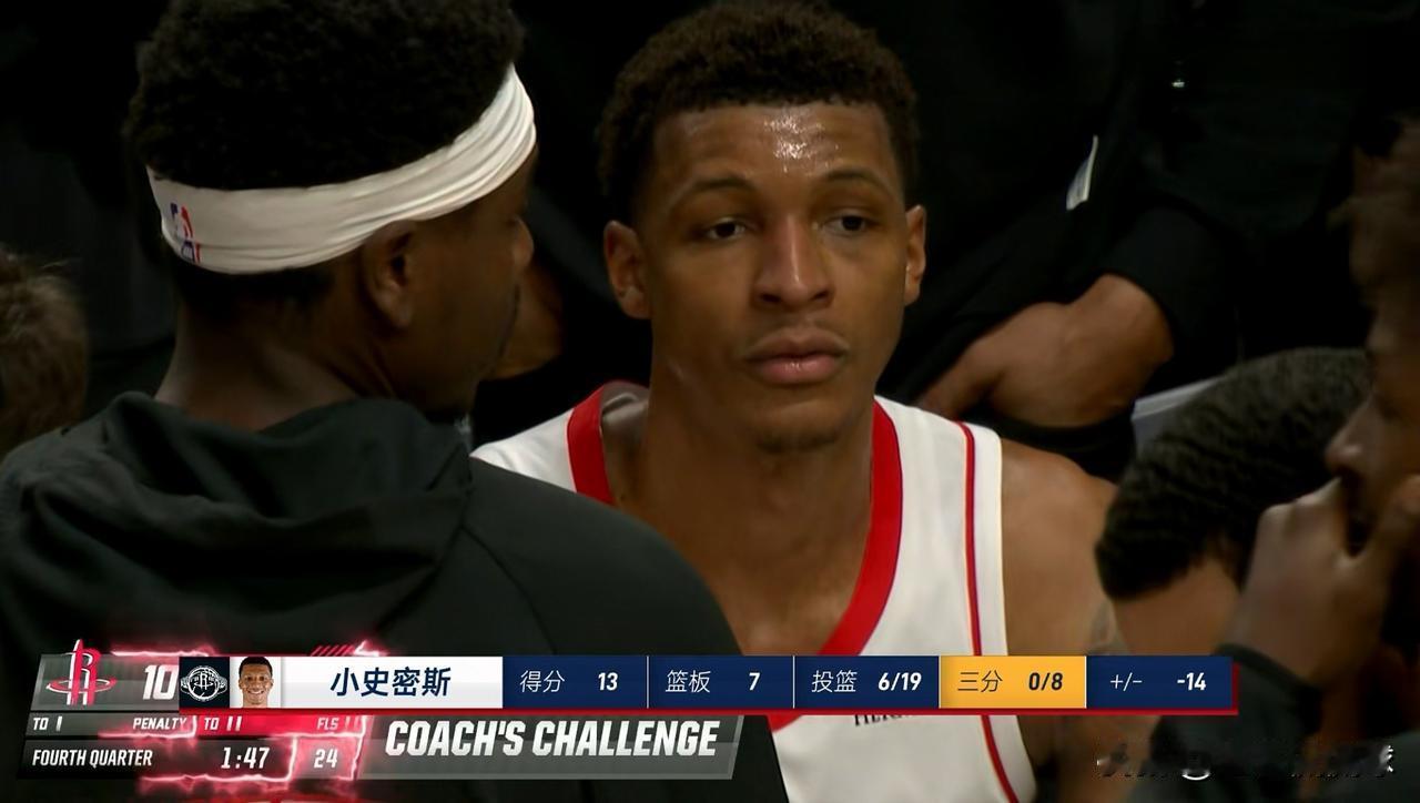 我强烈建议火箭立刻交易走小史密斯！在今天火箭客场以105：111输给开拓者的比赛