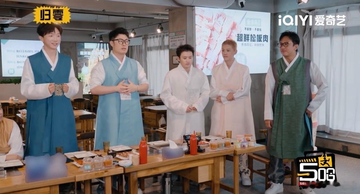 鹿晗新发型听力还没适应 咱就说鹿晗这短发剪的，在《五哈》里把听力都“搞懵”了，听