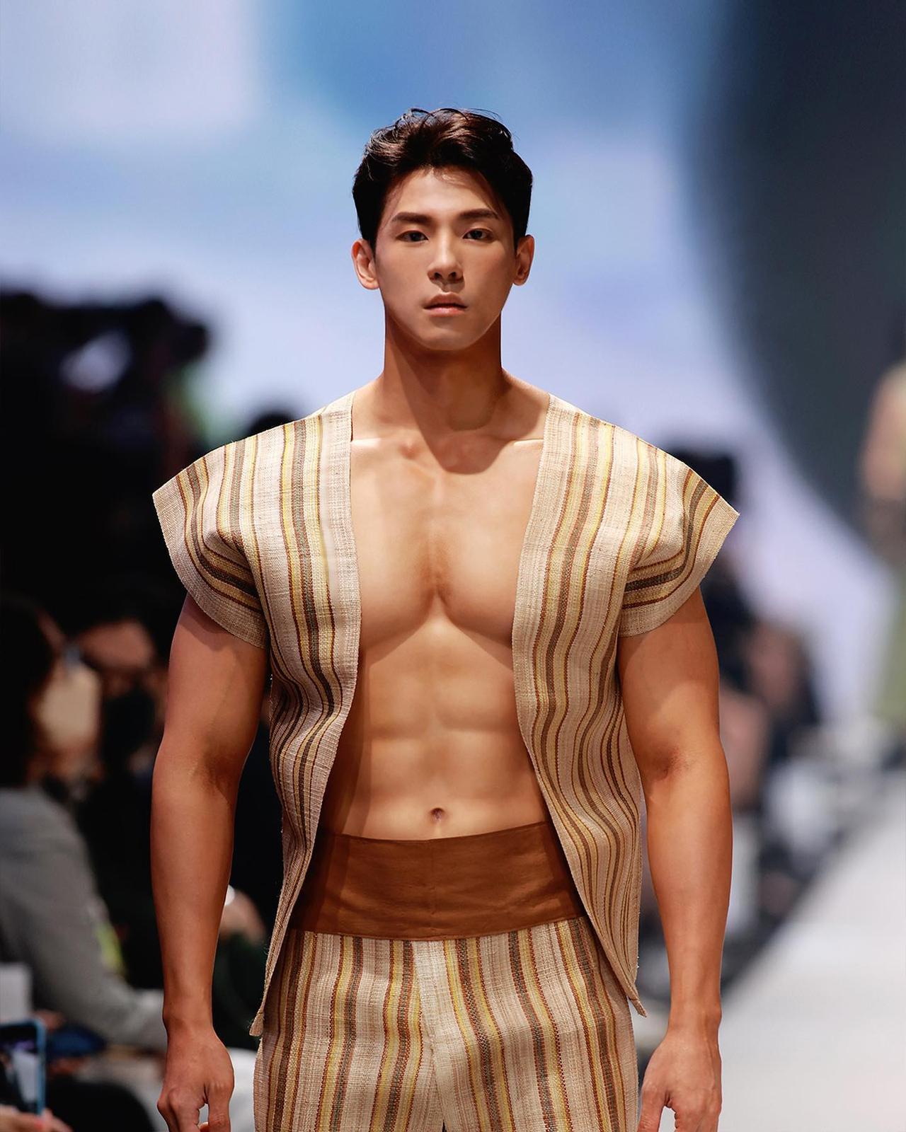 喜欢健身教练 Evan！