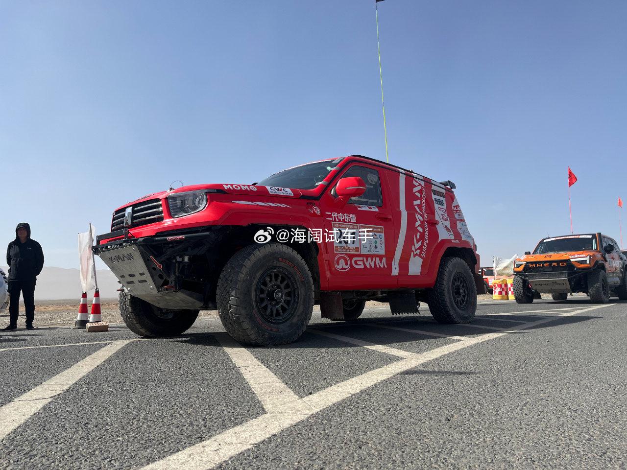 鄯善赛段已发车完毕，收车点的T1和卡车、摩托已经开始大量冲线了！就等着T2组别了