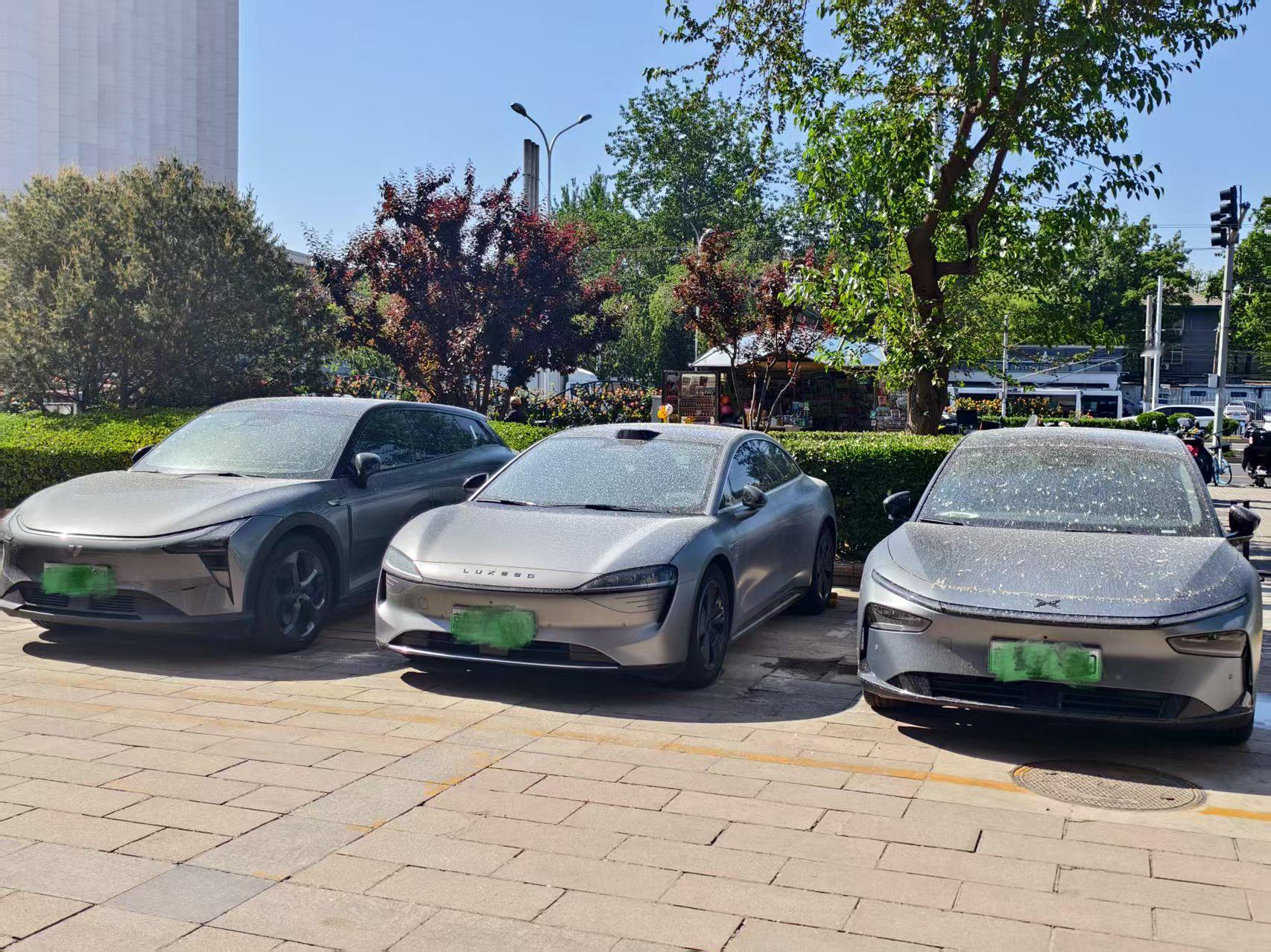 前两天北京下“泥点子”，我正在发微博吹P7+。小妹批评我不给P7+洗车，我回了别