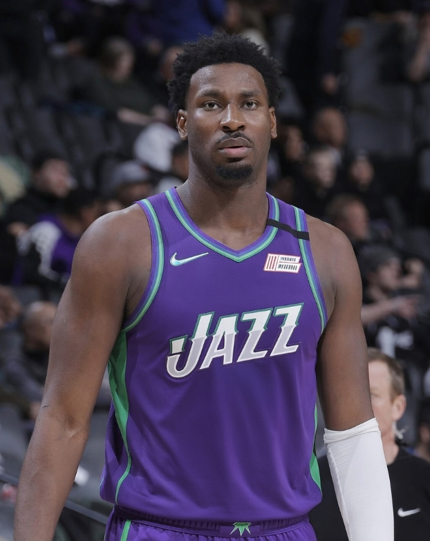 重磅！！Shams：灰熊将小贾伦送到爵士！！——灰熊送出小贾伦杰克逊、康查尔、兰