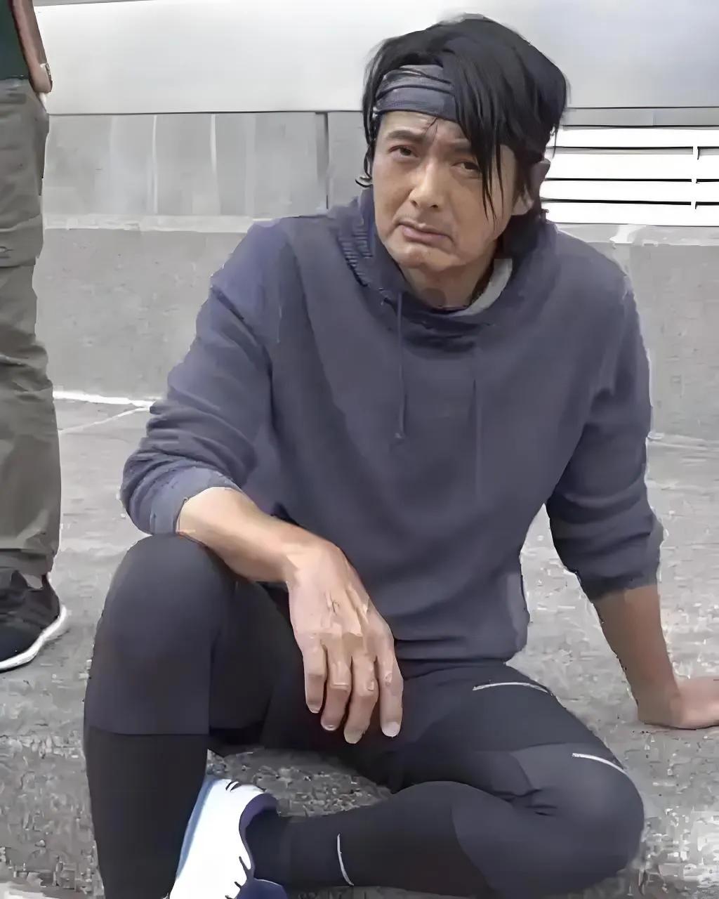 周润发着急卖别墅，看来是真的急了！

港媒曝周润发急着抛售价值1.95亿的山顶别