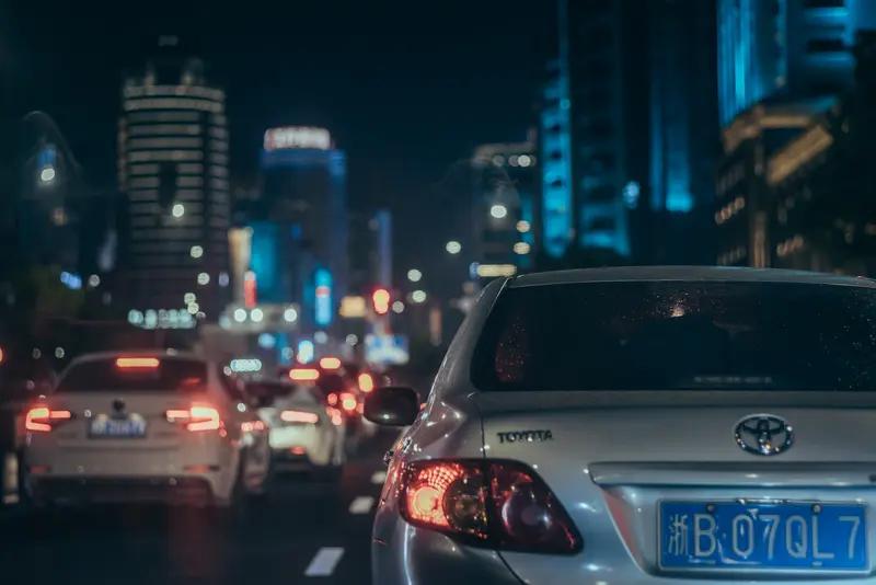 大众速腾和丰田亚洲狮差距还挺大。价格上，亚洲狮双擎2.0L精英版指导价15.98