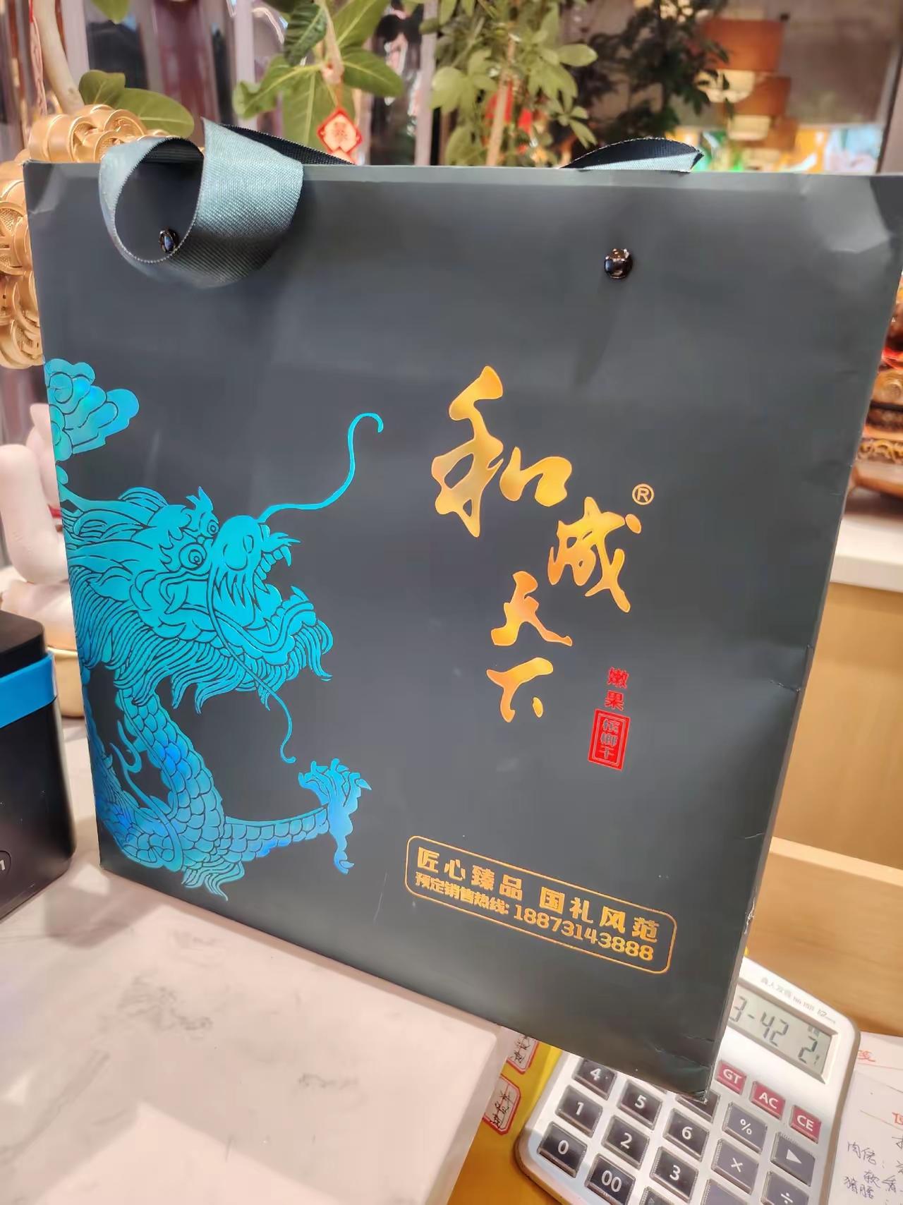 比茅台还贵的槟榔，5000元一包，和成天下最贵的槟榔，还是限量版。这包装盒，妥妥