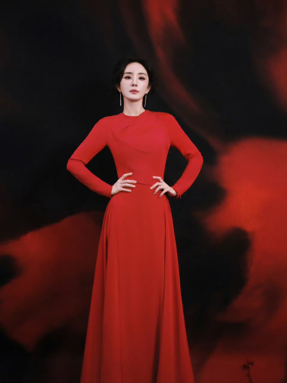 杨幂真的好适合红色花无百日红，杨幂一直红 