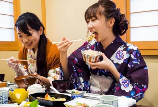 日本年轻人开始流行“取消吃饭”，日子真过不下去了？近些年，一个新“社会现象”浮出