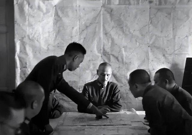 1936年12月25日下午，张学良亲送老蒋回南京，走前，老蒋对张学良说：“汉卿，