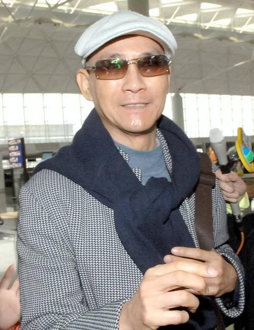 3月24日，79岁郑少秋在农历生日当天通过影迷会官宣退休，回应近年神隐传闻。他表