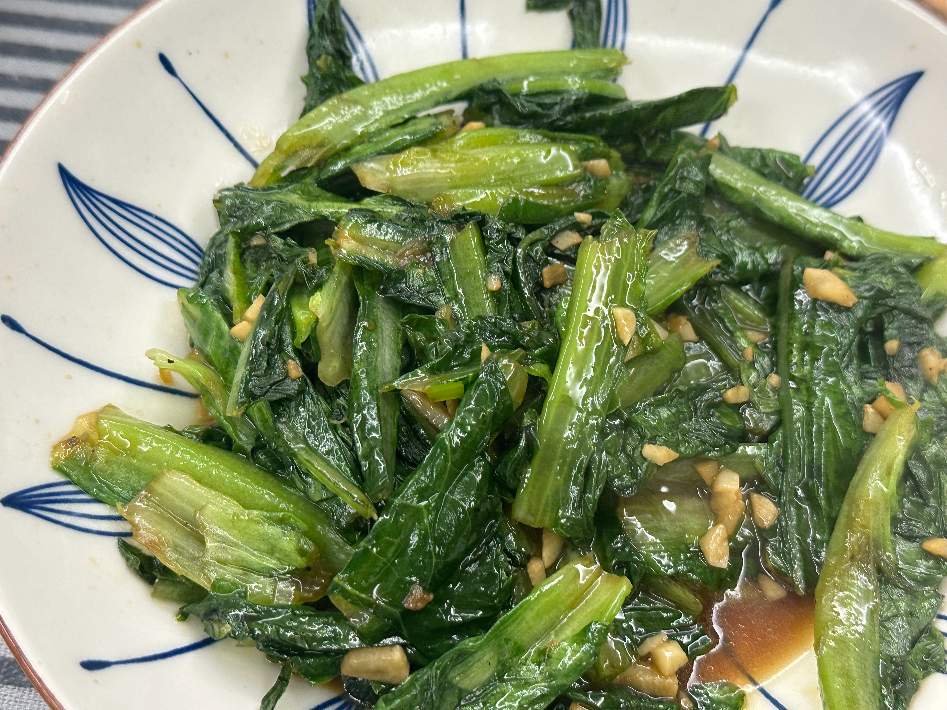 手机拍美食[超话]  我一关火：“开饭！”，门开了，少爷踏进来，点卡得刚刚好✌️