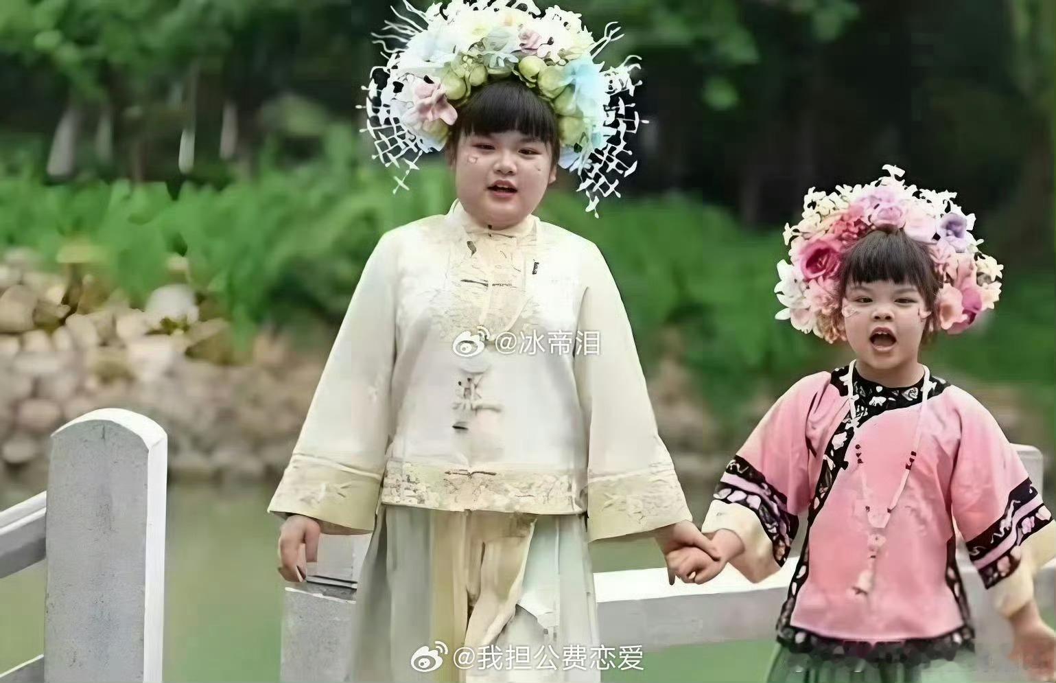 韩安冉妹妹和她女儿长的也太像了吧？ 
