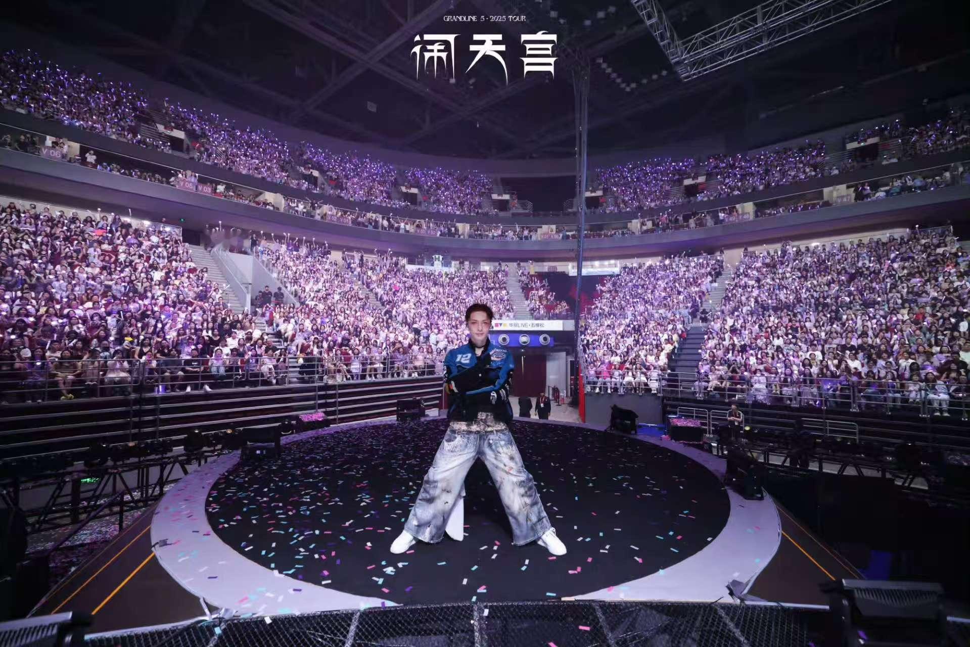 张艺兴晒演唱会合照张艺兴北京壳r们再见张艺兴晒演唱会合照，哇塞，[憧憬][憧憬]