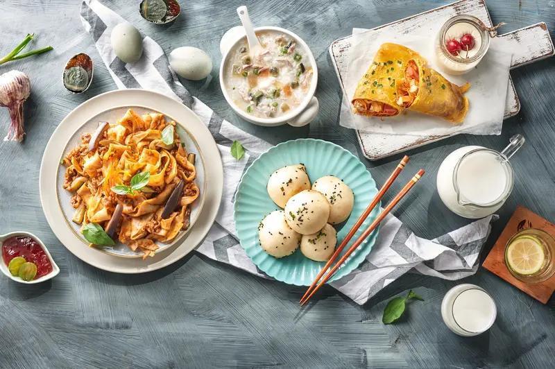 一日三餐里，要说少吃哪一餐，相对而言是晚餐。人体晚上休息，胃肠蠕动变慢，晚餐吃多