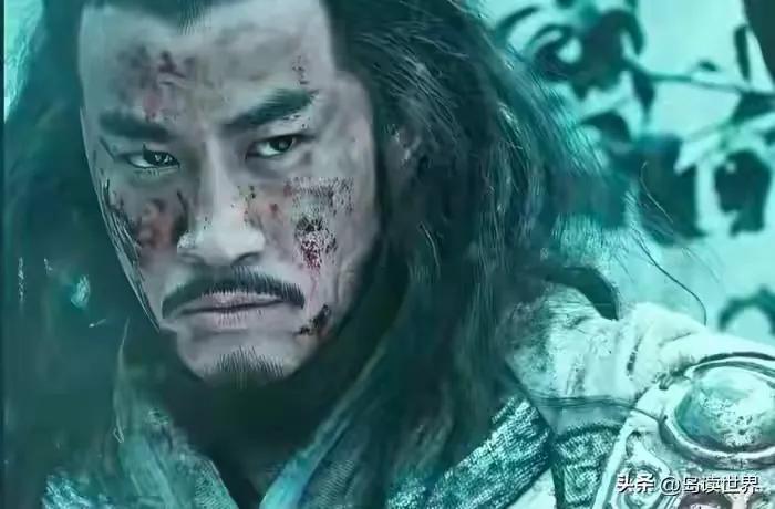 这个“粉底液”将军
和何润东演的将军很有一比
张凌赫、田曦薇主演的中国网络剧《逐