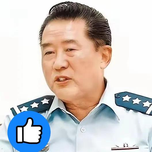 近日，台海首任军事大学校长，退役上将夏瀛洲说：当年佩洛西窜台，解放军趁势突破了海