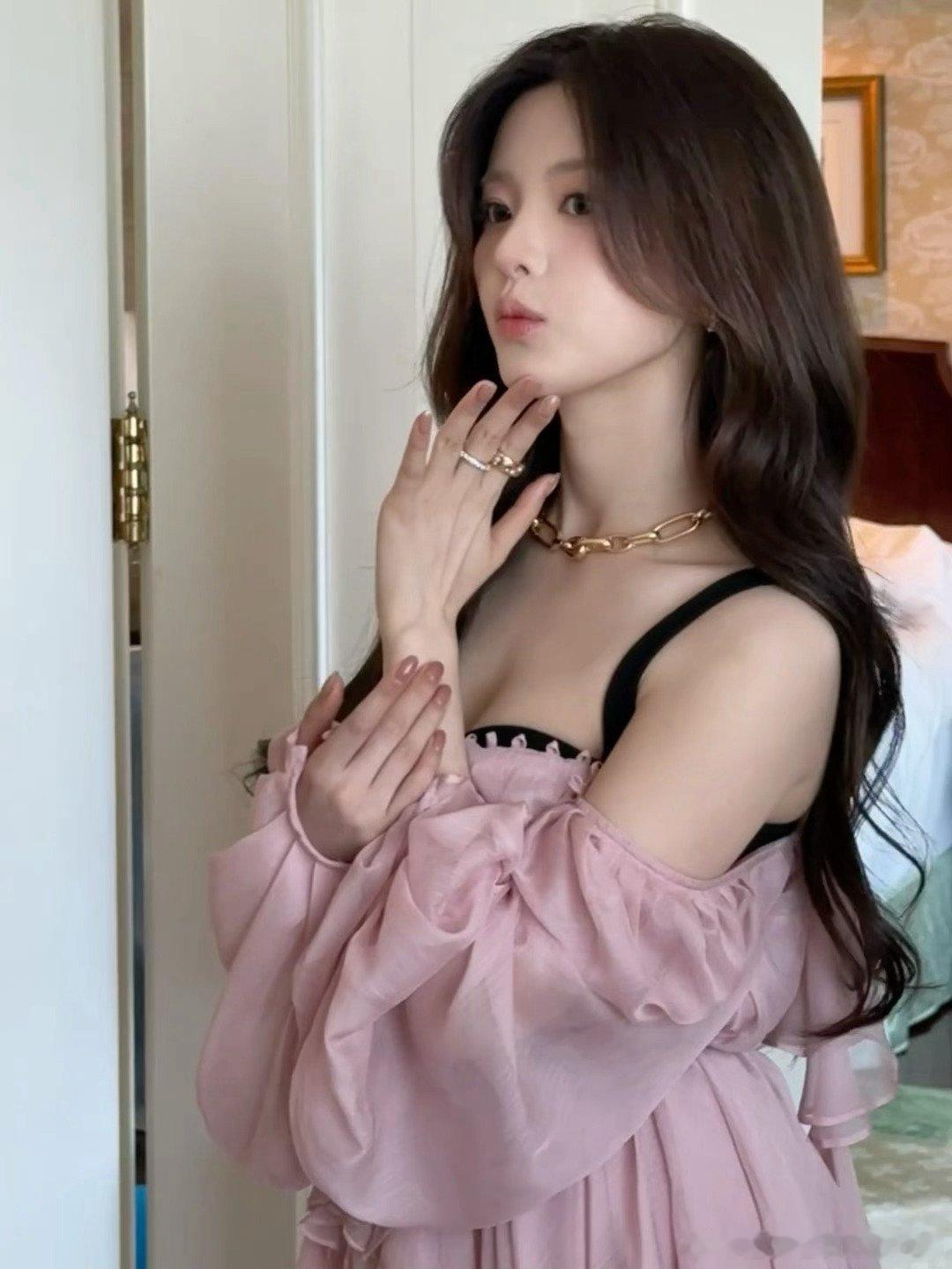 火箭少女101[超话]prsr帕莎眼镜品牌代言人杨超越 小仙女来啦 ​​​