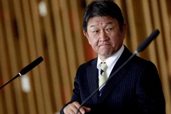 日本外相茂木敏充昨天深夜结束为期三天的菲律宾出差返回东京。他在社交媒体上发文报平