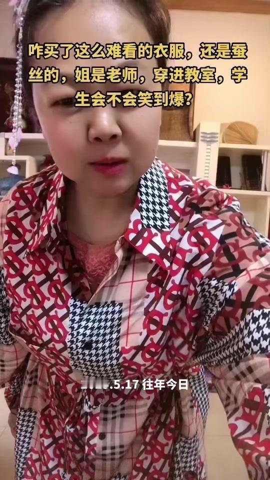 谁懂啊！每天早上翻衣柜都像拆盲盒，整理出5套通勤穿搭，每天换着穿都不腻～

1️