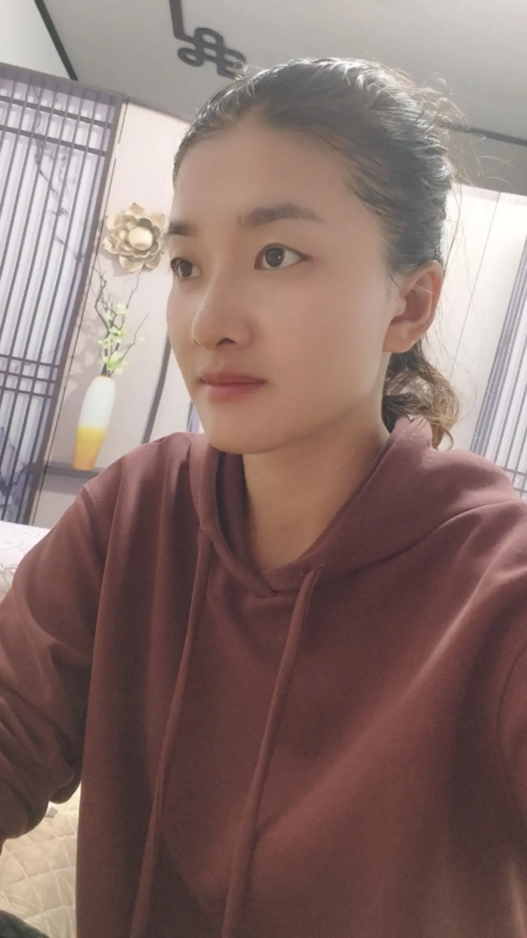 其实人生不过四个字，那就是活在当下；珍惜身边的每个人，珍惜拥有的每份情...