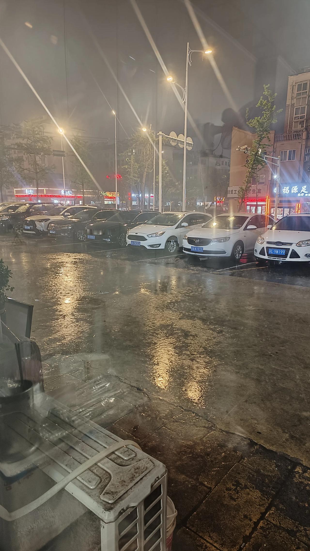 营业额突破新低，没想到今天才卖了1100多，这跟前段时间生意简直就是一个天上一个