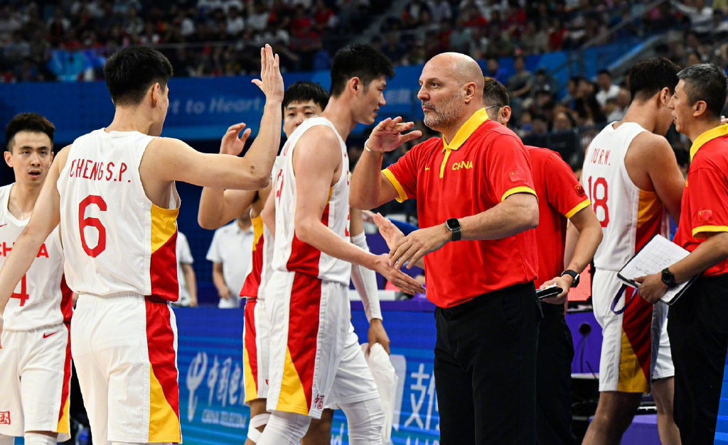 #姚明回应为何换掉杜锋##姚明说中国篮球与世界脱轨# ——回过头看，为什么在离奥