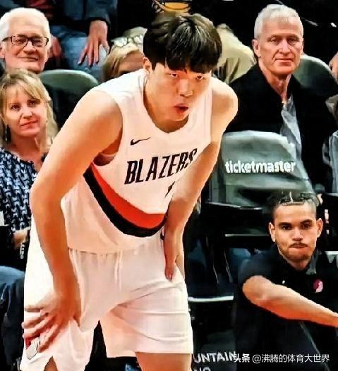 被美国人起绰号的七位NBA中国球员，谁的称呼比较霸气？谁的绰号太窝囊？

1、姚