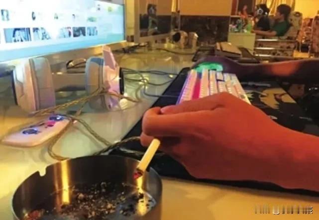 抽根烟毁一辈子？”福建icon，一男子考上事业编，岂料，政审时被发现有违法记录，