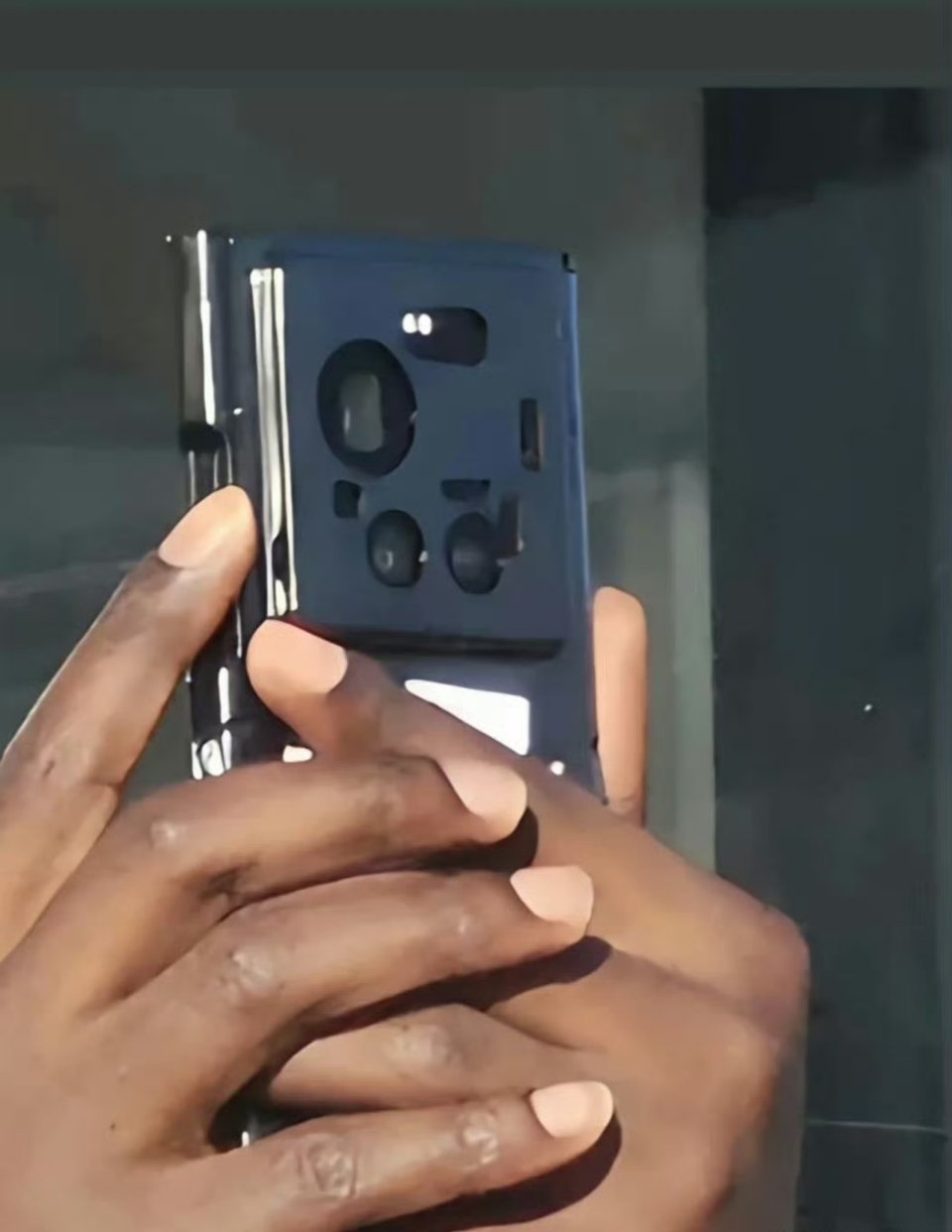 小米 17 Ultra 依然是大圆 Deco，感觉没啥惊喜