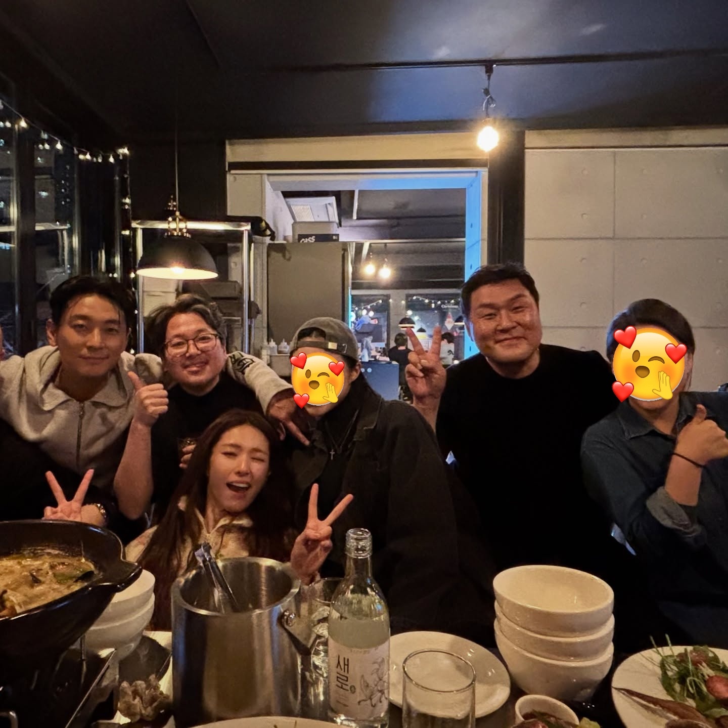 |资讯|Netflix电视剧《外伤重症中心》李道允导演老婆分享的一张合照📷(照