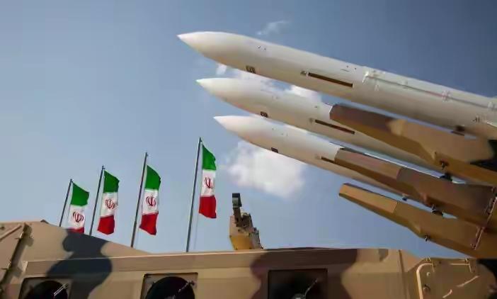 伊朗发布撤离令要炸美中东产业，特朗普家族数十亿资产悬了。
 当地时间3月16日深