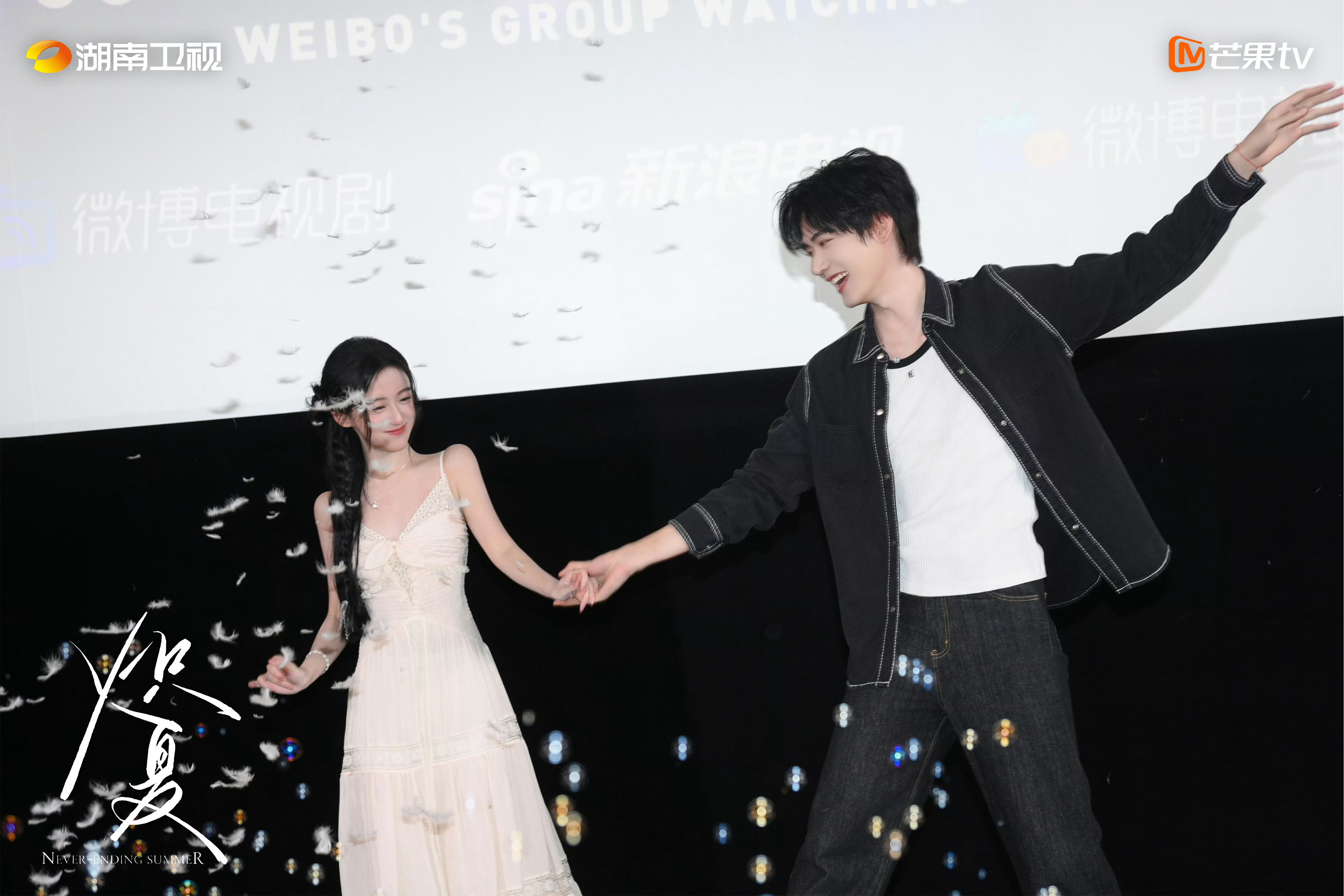 包上恩周柯宇新剧烟花吻电视剧炽夏 机车、山顶、烟花、吻——要素齐全到像在演“偶像