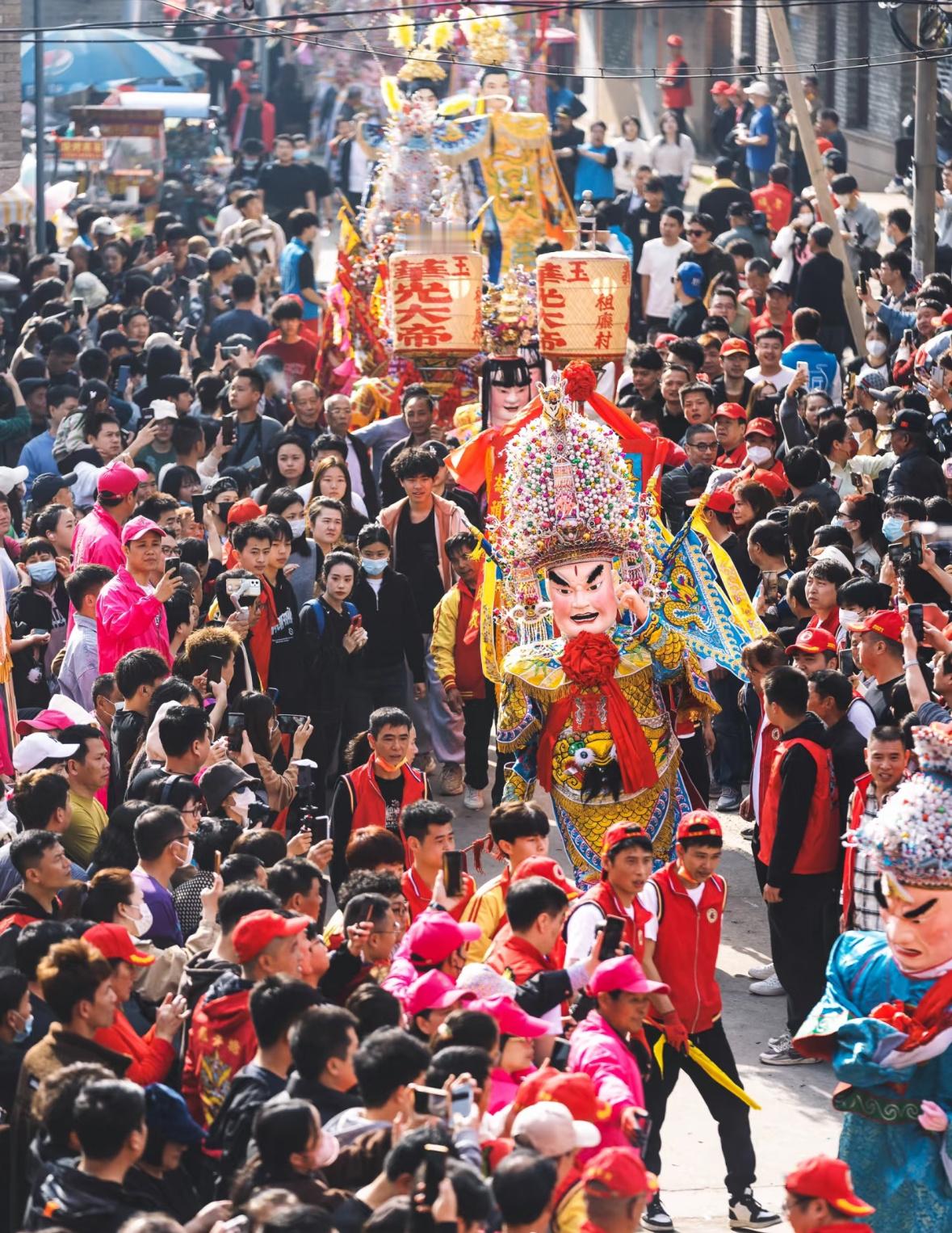 福建年味 福建年味是真浓啊！每次过年都要烧香拜佛，最热闹的就是游神了，过年喜欢旅