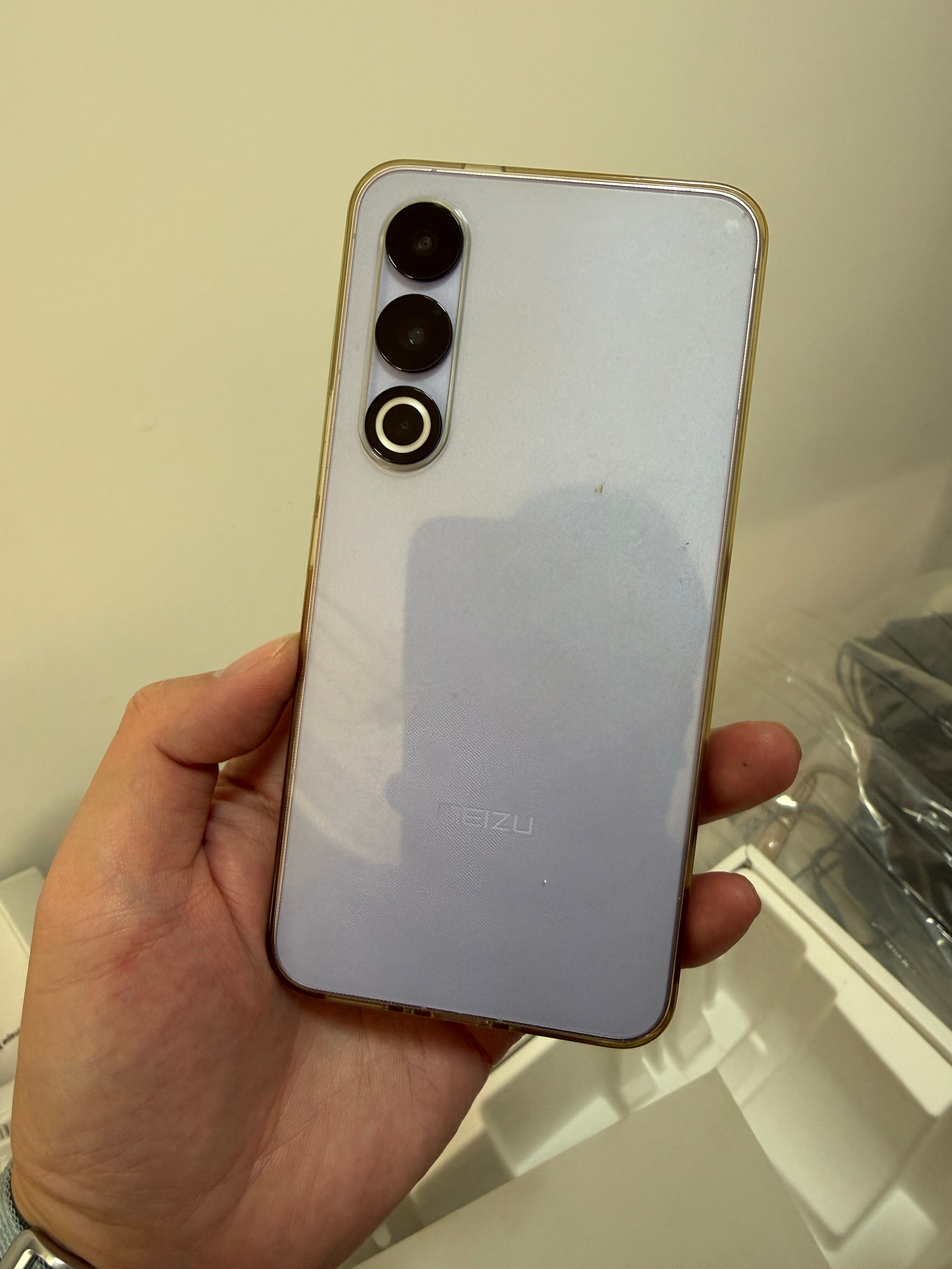 要把我的魅族21卖掉了第三代骁龙8，12+512GB你们觉得还能卖多少？唯一舍不