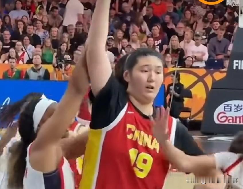老问题与队友有关，新问题需要张子宇自己解决，下一次会有不同。
中国女篮世界杯首战