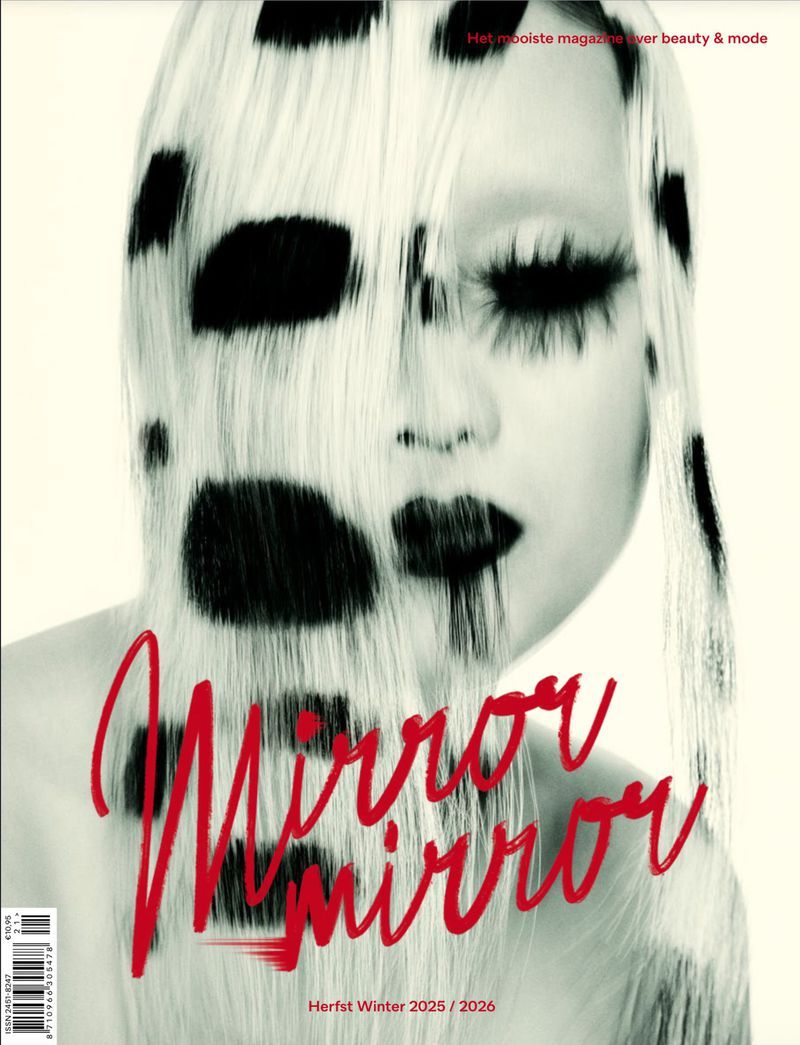 模特Hien出镜《Mirror Mirror》2025年秋冬刊封面，演绎“Met