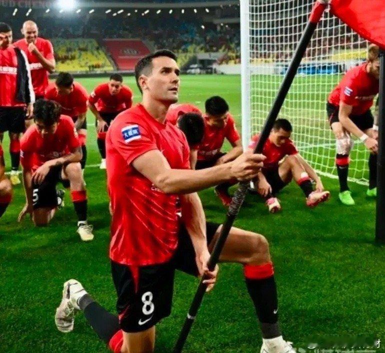 周定洋这段社媒文字，基本上宣告他与成都蓉城缘分已尽，各回各家，各找各妈了。周定洋