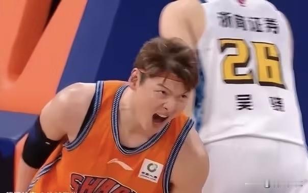 几乎被嘲讽了一整个赛季的王哲林，今晚在CBA总决赛的G5比赛中站了起来，成为上海