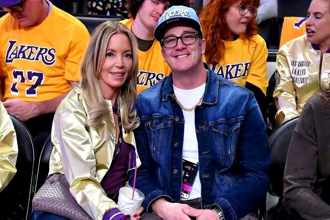 据美媒报道，湖人新老板过河拆桥，对巴斯家族进行清洗！
这位新老板马克·沃尔特花了