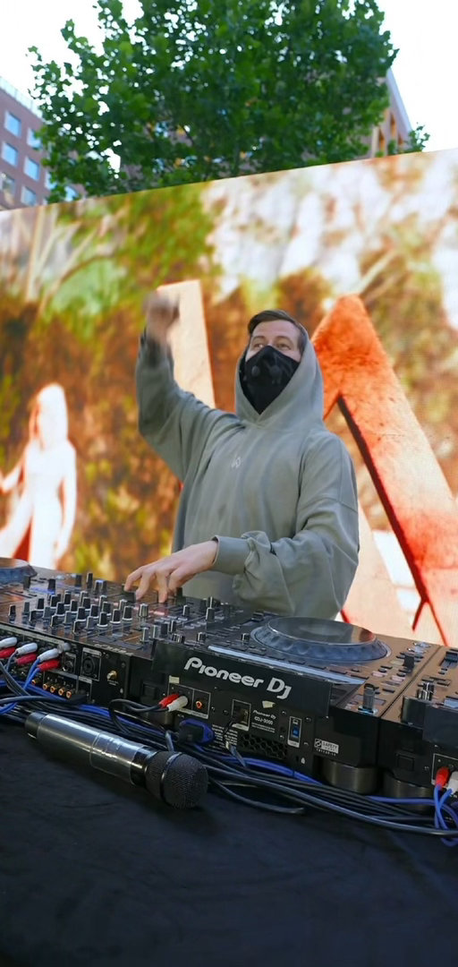 AlanWalker打碟现场也太燃了告别跨国追巡演的奔波，Alan Walker
