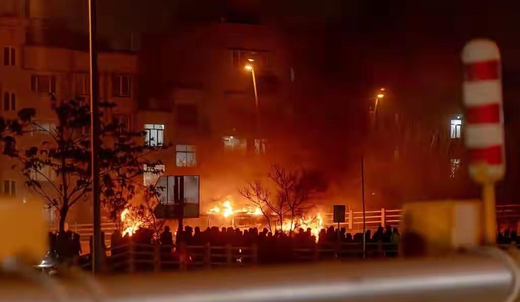 马斯克这次栽了！伊朗利用他的“星链”接收器抓特务，一抓一个准