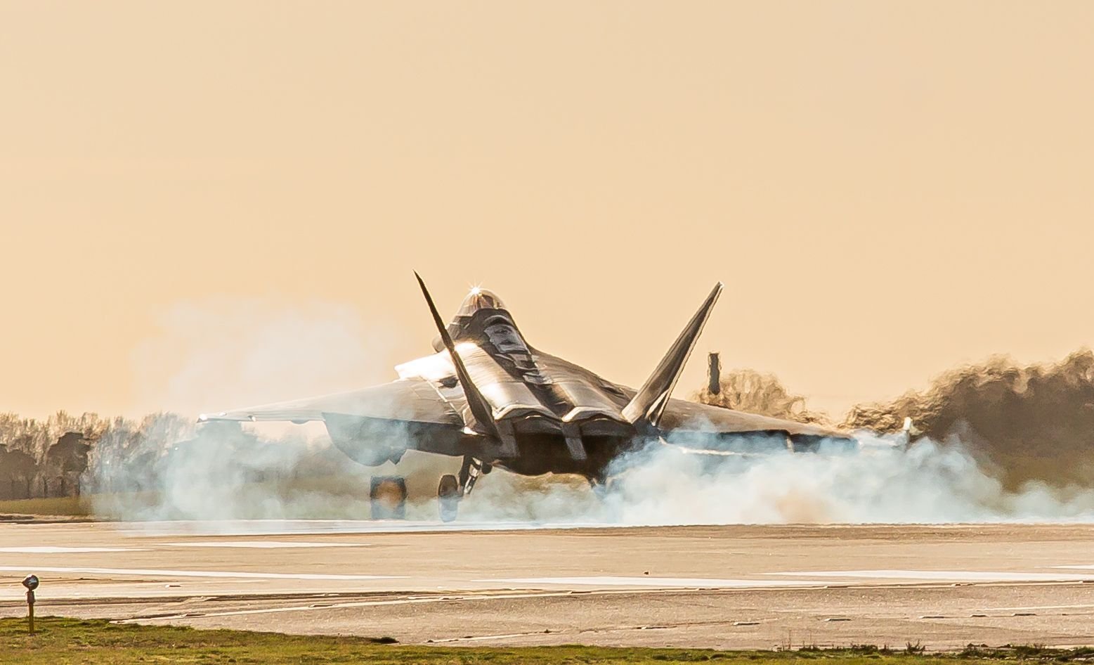 美国建议美国公民尽快离开以色列 看来真的要开大了 