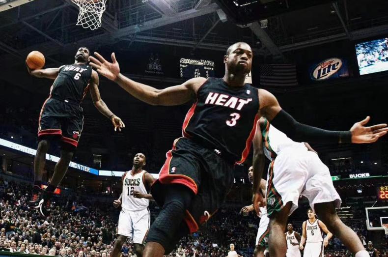 詹姆斯里夫斯复制詹韦连线，15年传奇仍在继续
北京时间4月1日，湖人与骑士的比赛