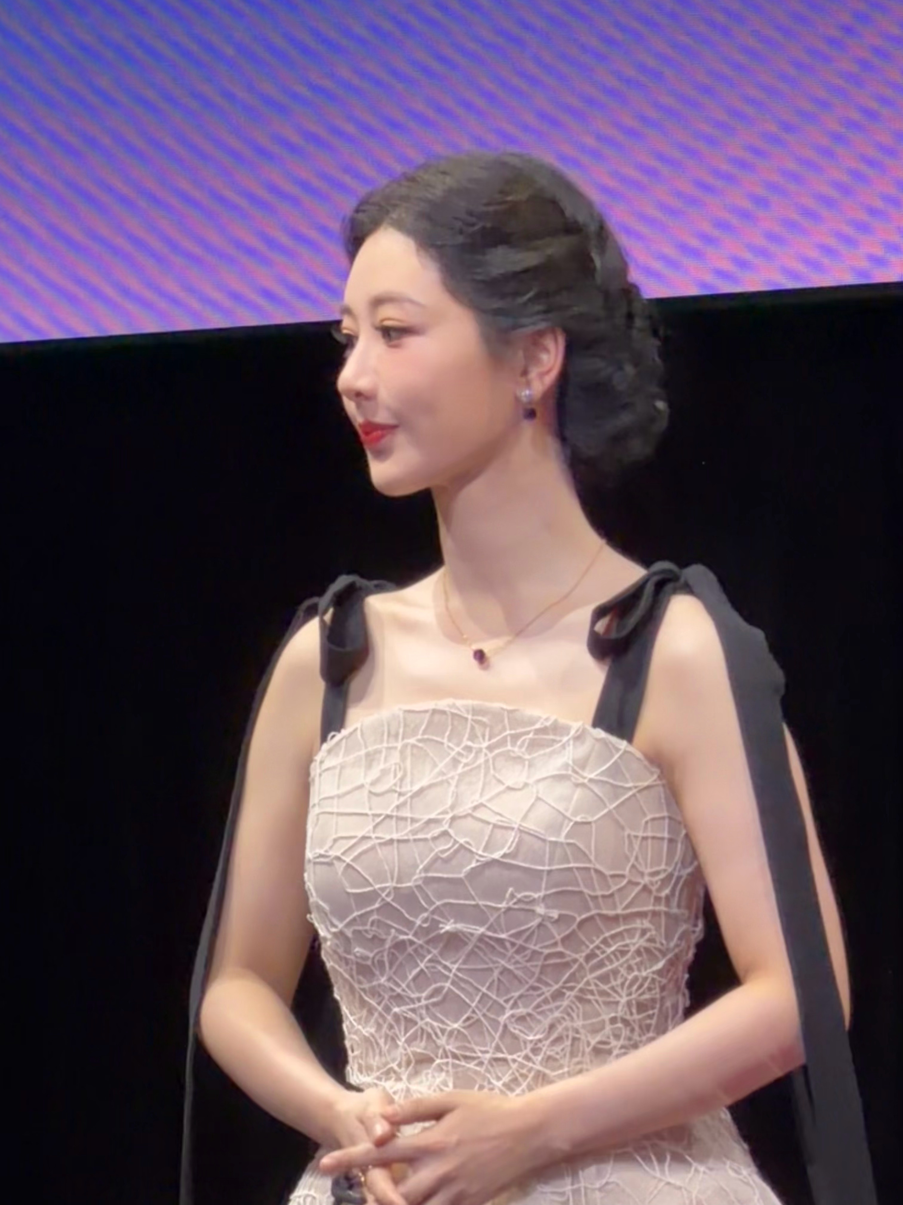 【#杨紫拿下视后13天公开亮相#】7月9日，新晋白玉兰视后压轴亮相奇瑞风云品牌“