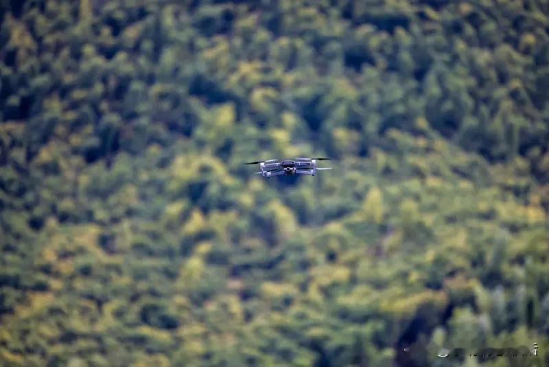 惊掉下巴！无人机竟学会“开枪”了！
中国军号视频曝光其搭载枪械精准射击，配合地面