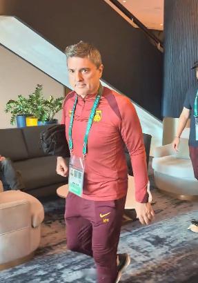 出发了 国足加油 亚洲杯u23国足前往决赛球场 U23国足vs日本U23