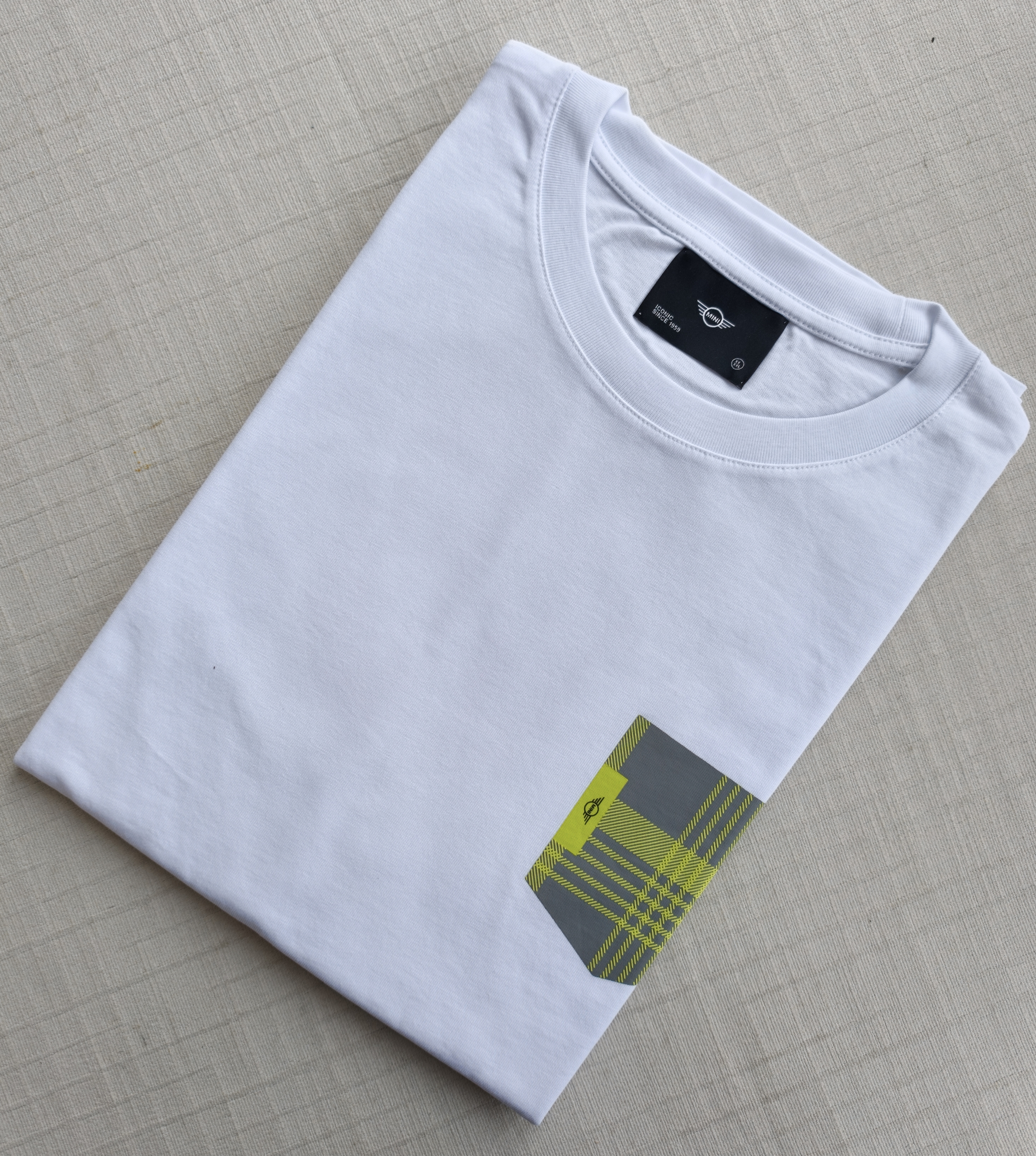 30天模型连送挑战 第211期今天【抽奖】送出的是：MINI 格纹口袋短袖T恤评