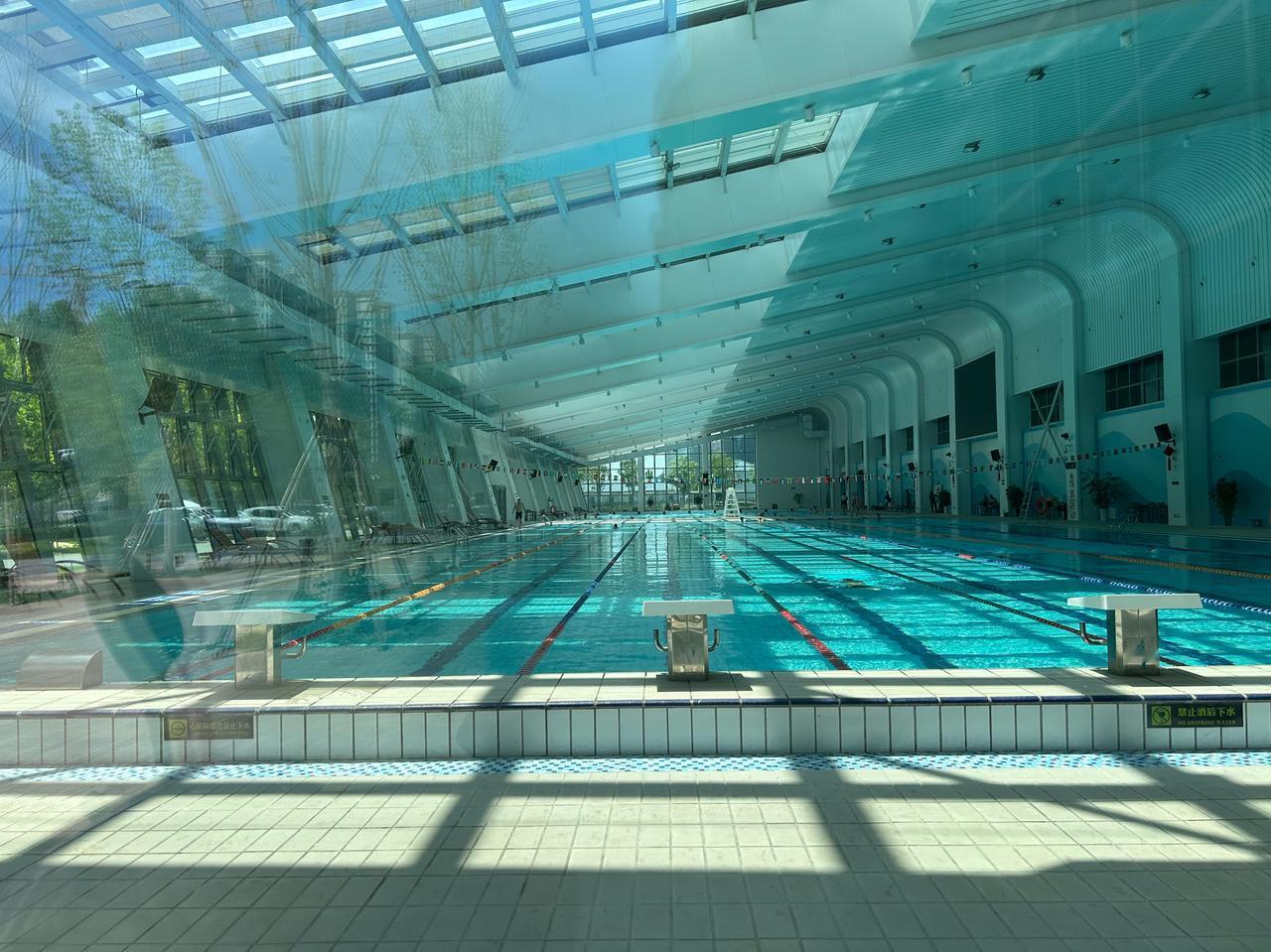 连续游了一个半小时，50分钟自由泳，40分钟抬头蛙，回来路上就饿了，一盘油泼饺子