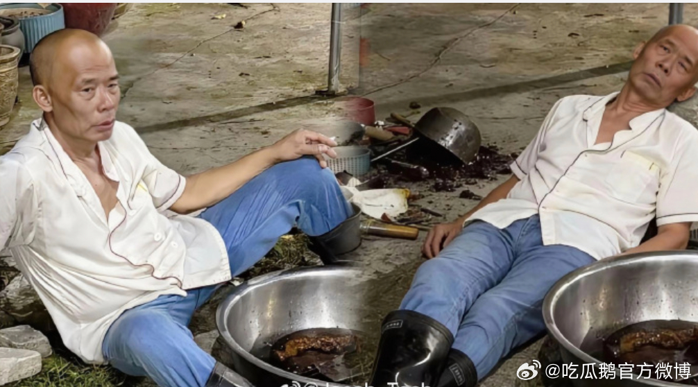 新荣记老板说莫氏鸡煲技术含量不高一饭封神 常年霸占美食榜单的排队王，在综艺赛场迎