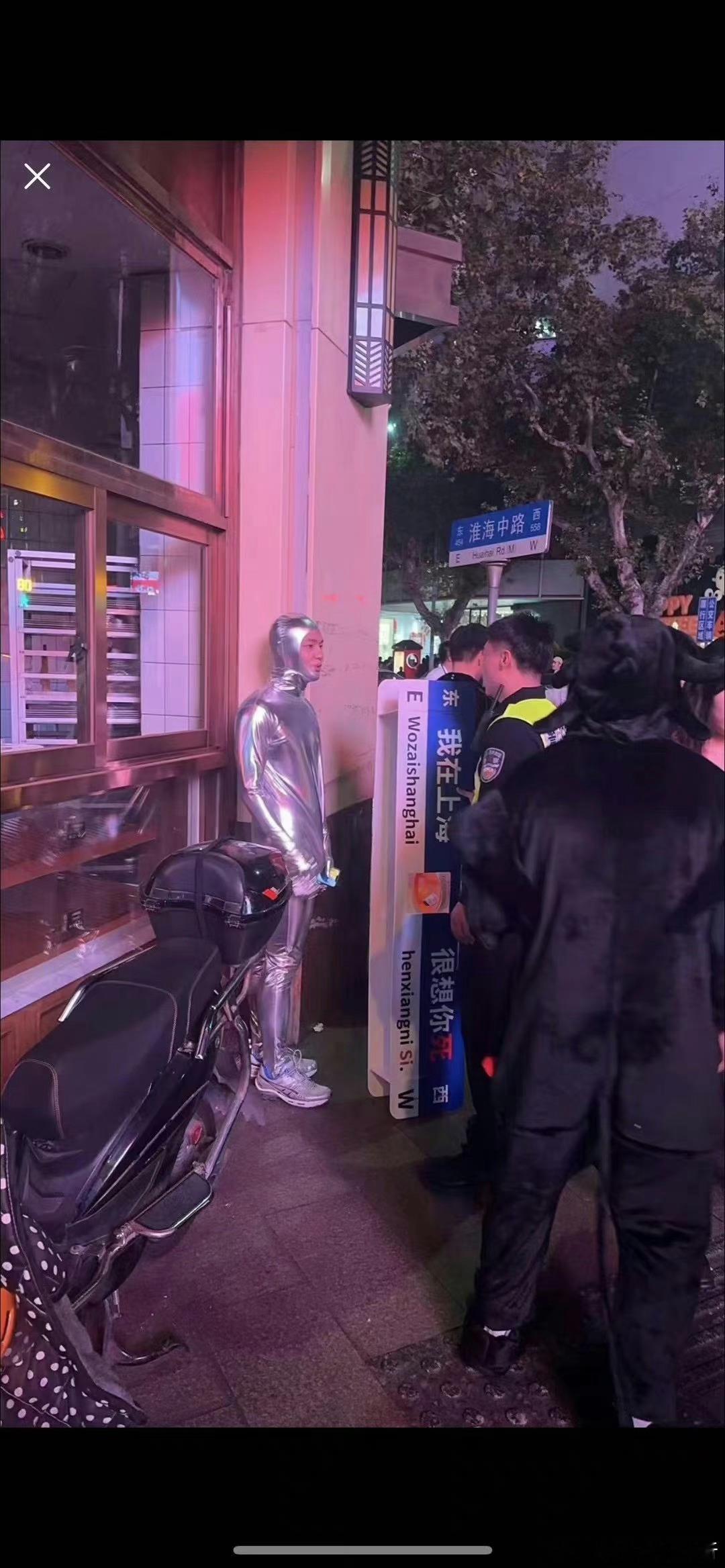 还问那 昨天跟谁吃的饭 怎么哎 怎么都看我微博啊啊又他妈赛博聚会啦 ​​​